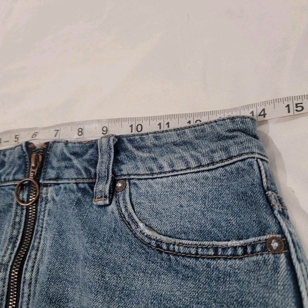 Y2k We The Free Womens Mini Denim Jean Skirt Size 25 Zip Front Fringe Hem Preppy - Picture 3 of 6